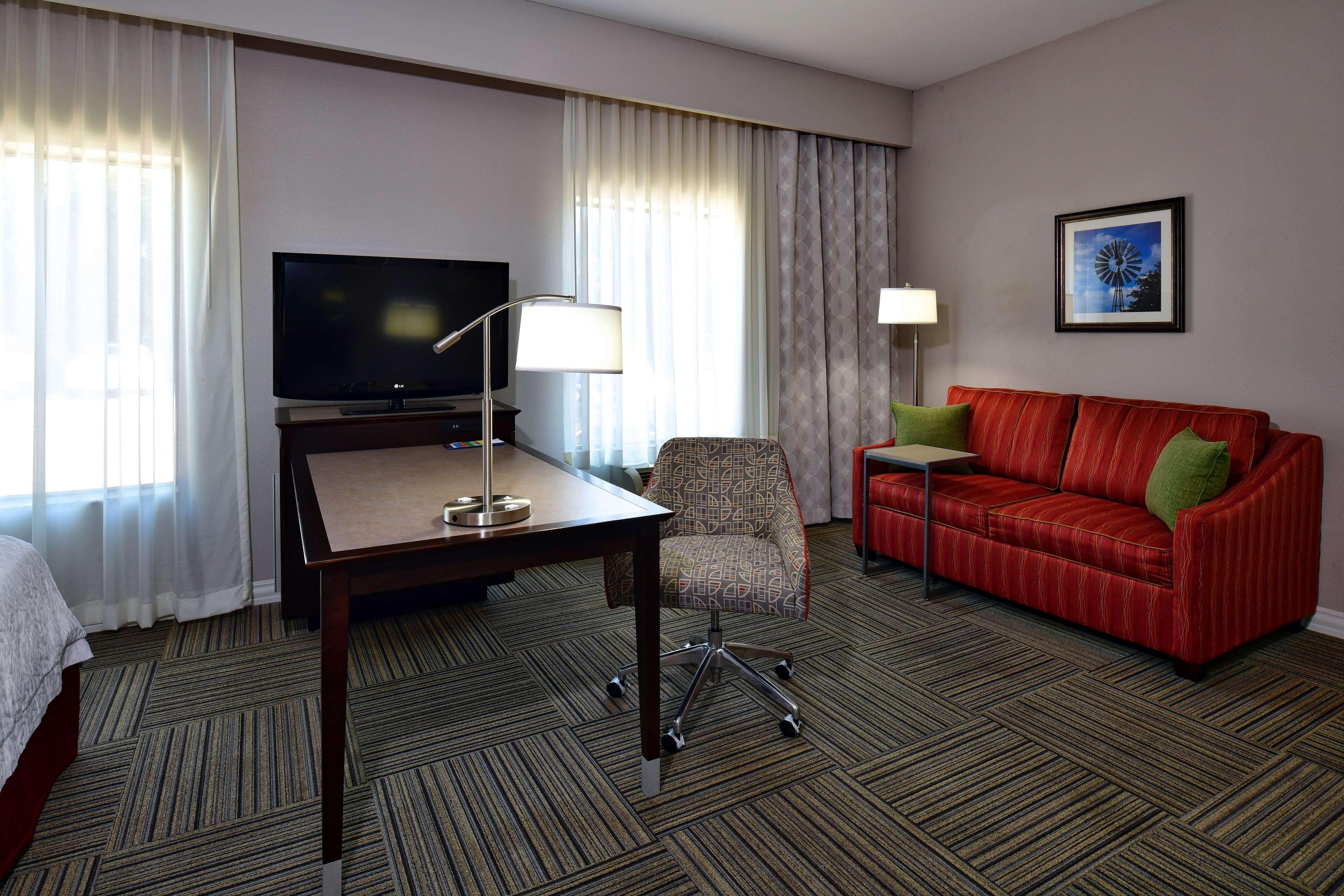 Hampton Inn & Suites Fredericksburg Exterior photo
