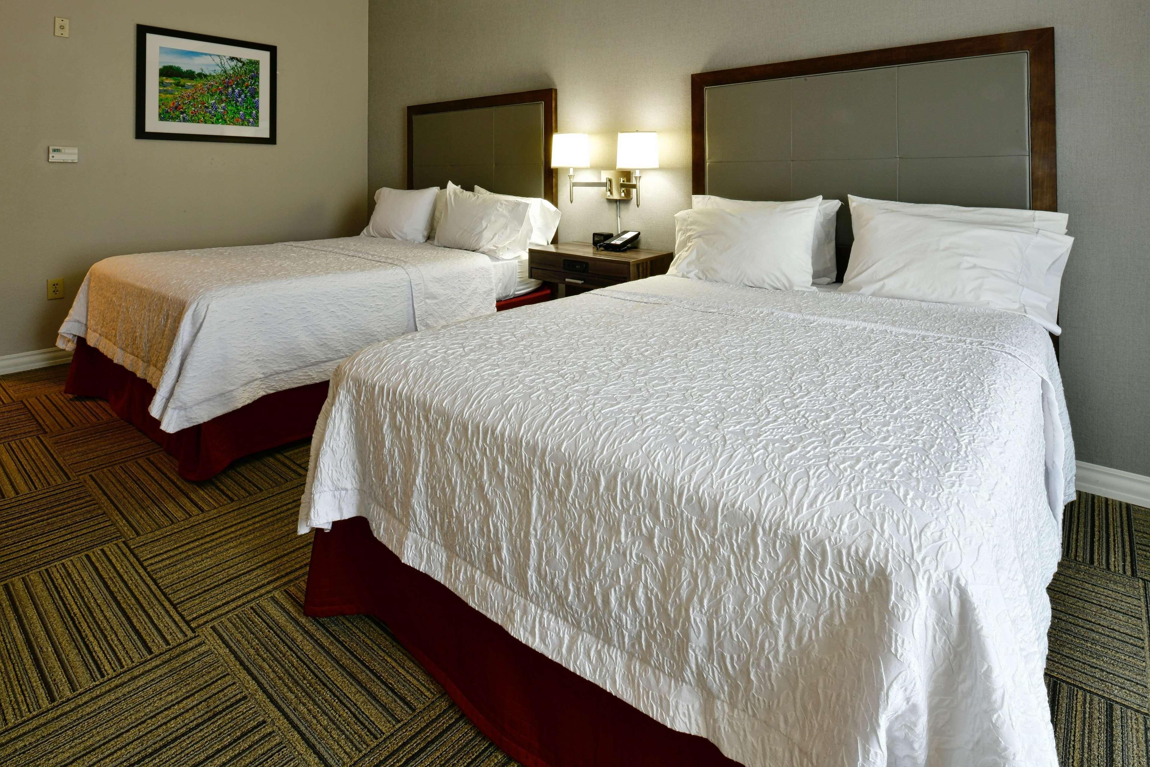 Hampton Inn & Suites Fredericksburg Exterior photo
