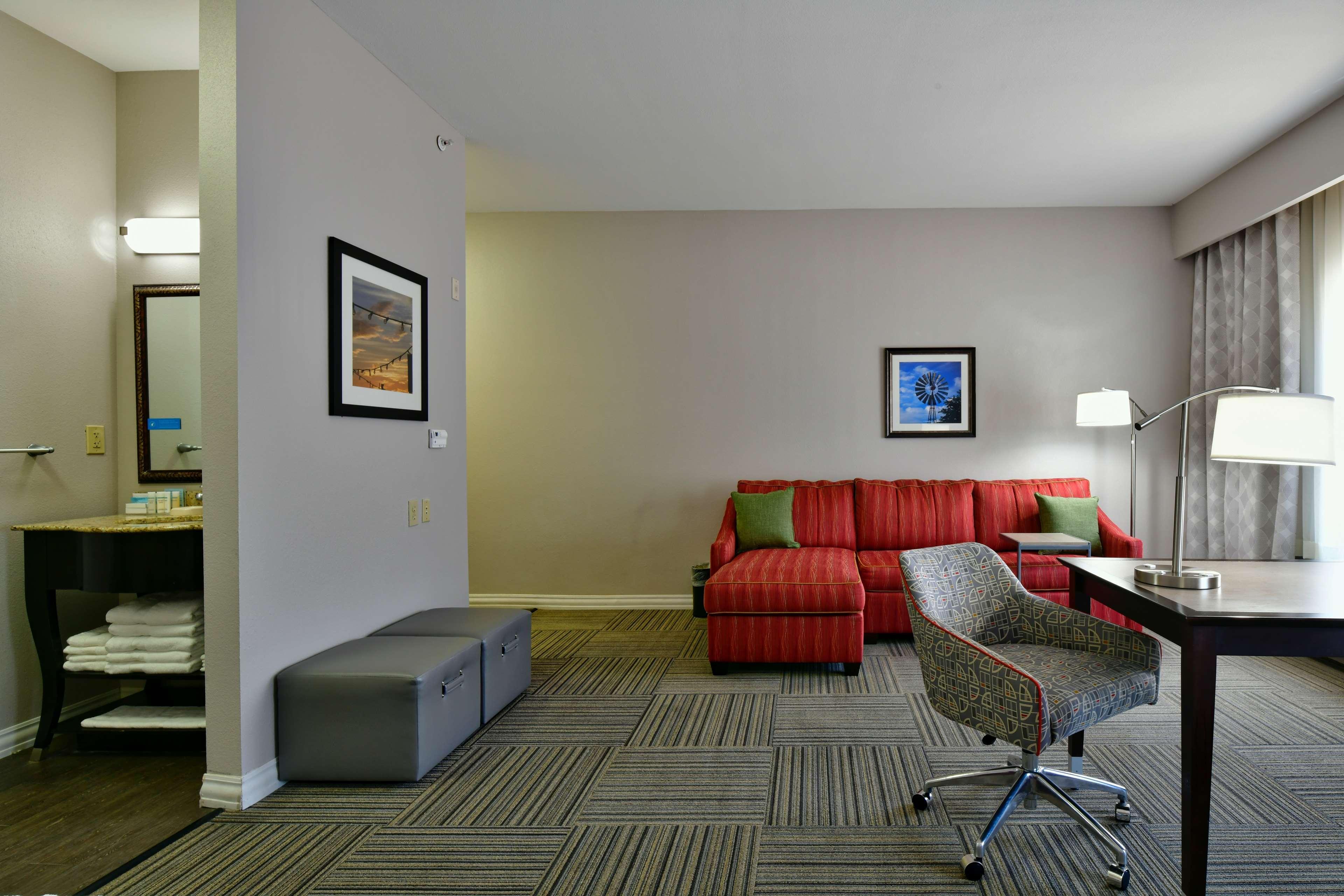 Hampton Inn & Suites Fredericksburg Exterior photo