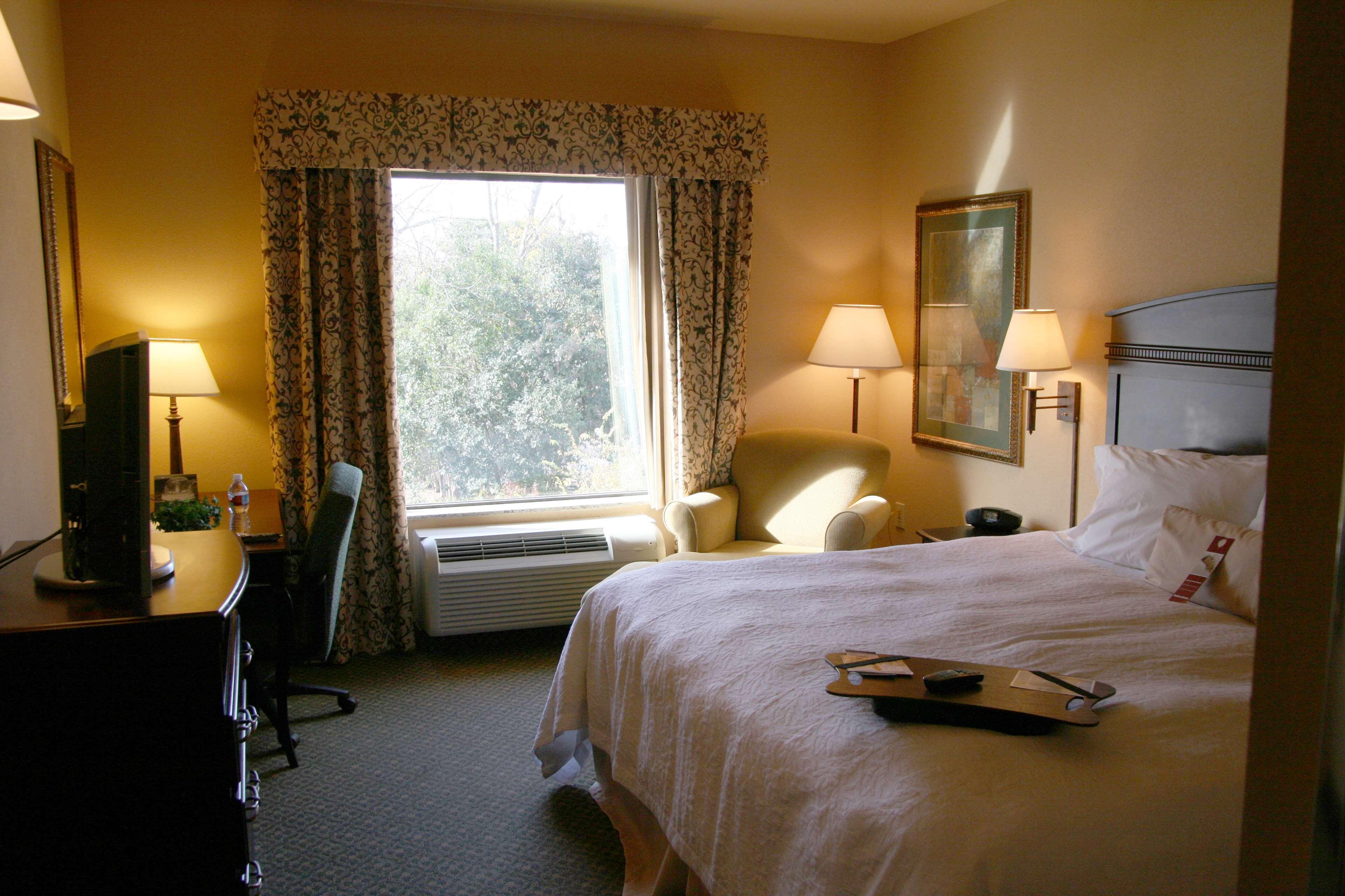 Hampton Inn & Suites Fredericksburg Room photo
