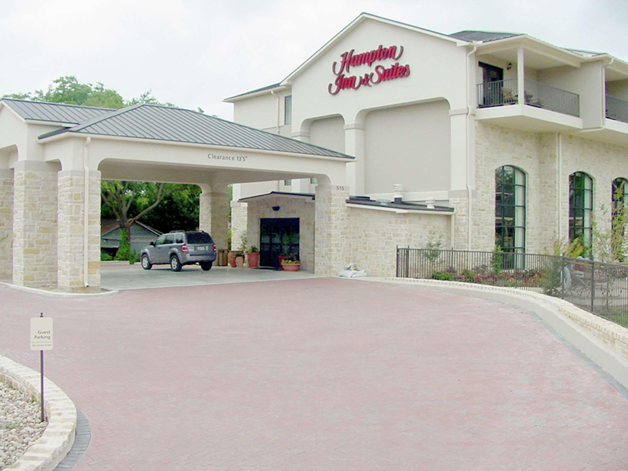 Hampton Inn & Suites Fredericksburg Exterior photo