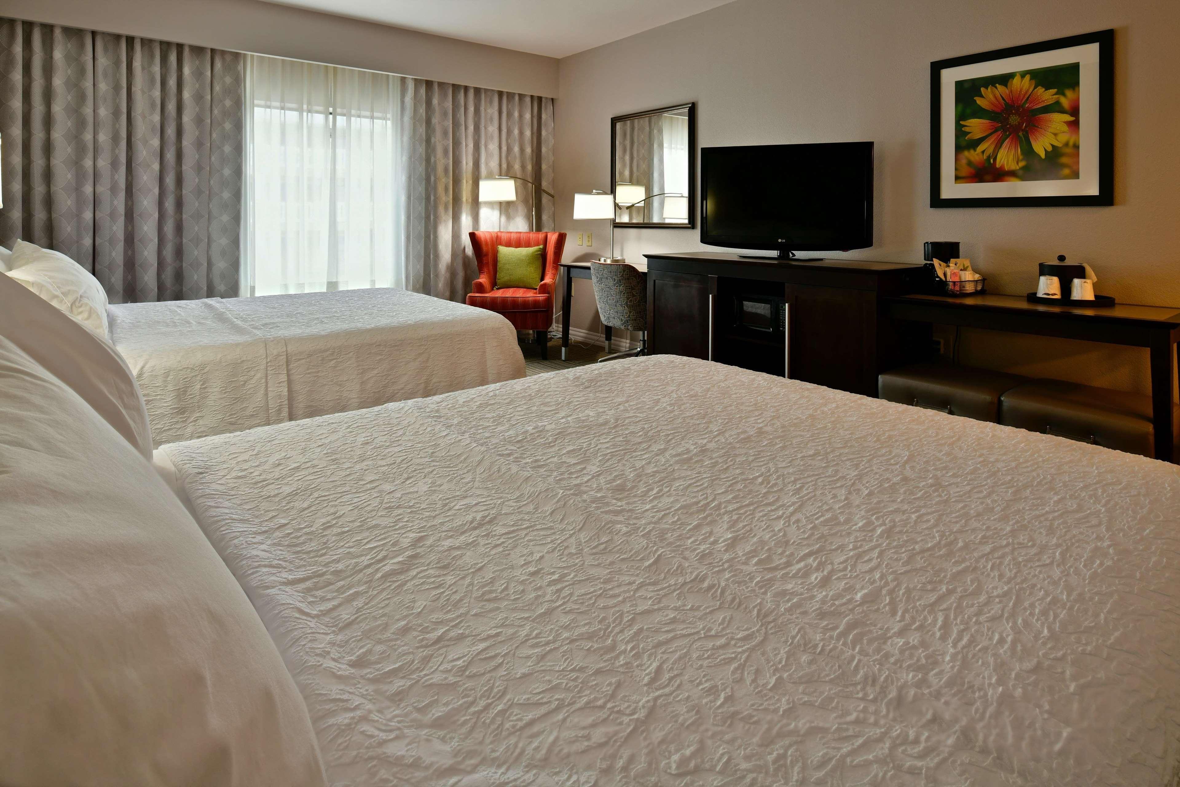 Hampton Inn & Suites Fredericksburg Exterior photo