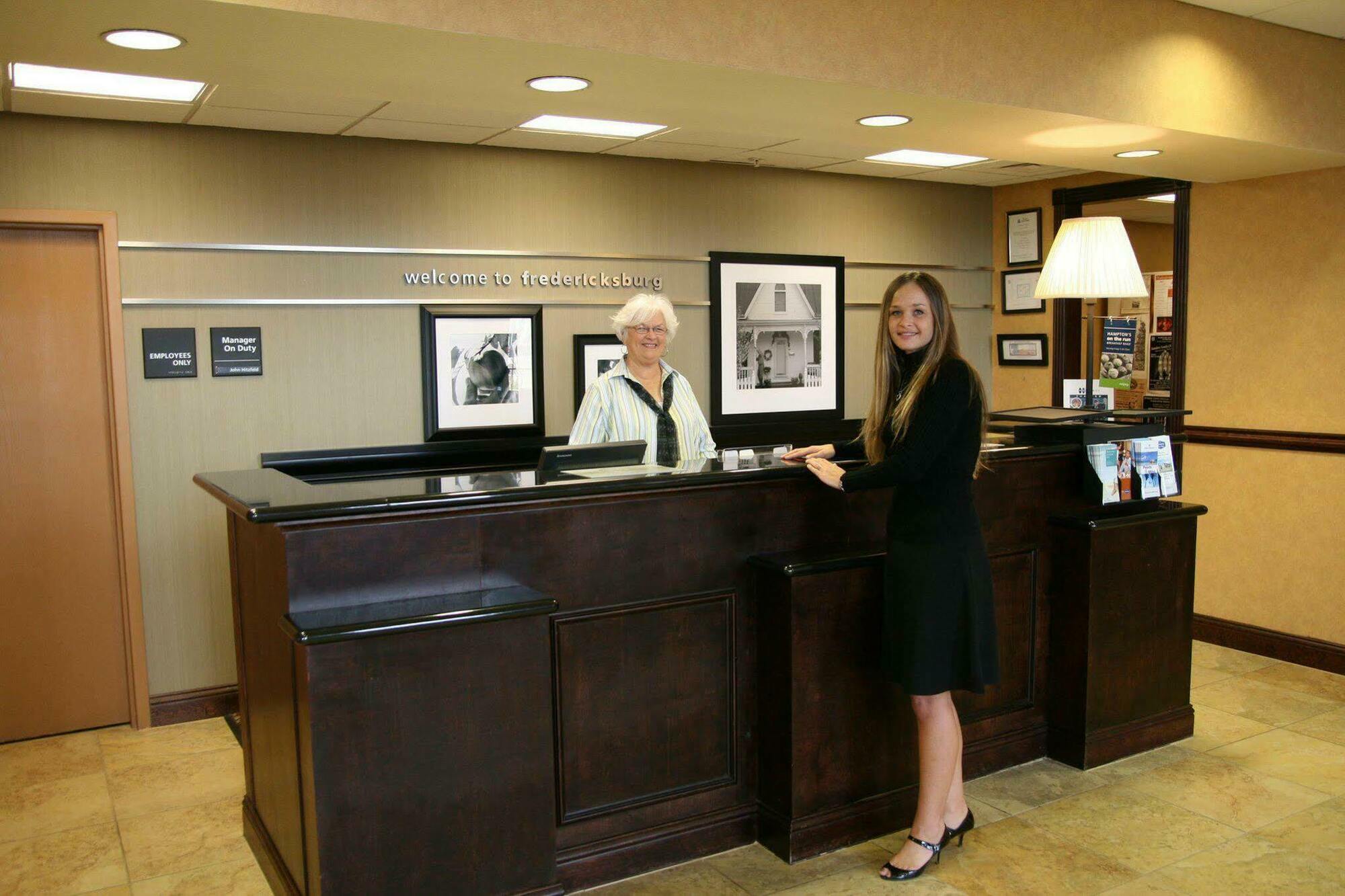 Hampton Inn & Suites Fredericksburg Interior photo